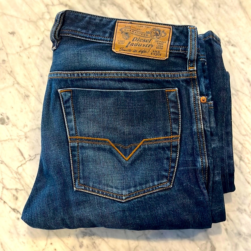 Men’s Diesel Zatiny Regular-Bootcut Jeans. W33 x L32